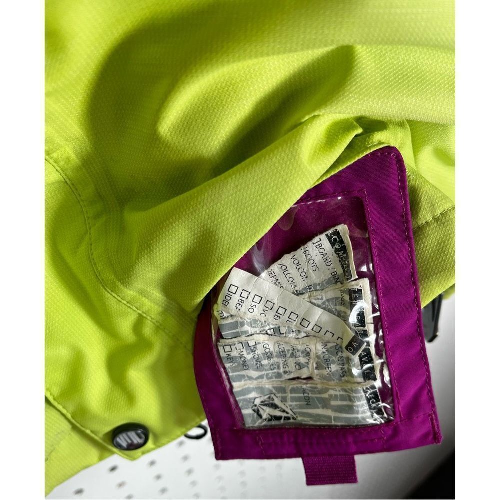 Volcom snowboarding jacket - Picture 8 of 16